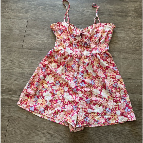 LOVE TREE Emma floral tie front romper ✨ - Picture 7 of 9